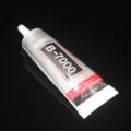 Primo piano del tubo di adesivo multiuso B-7000 che mostra una capacità di 50 ml e le caratteristiche. - 50 ml (punta dell'ago in acciaio)