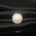 Detailaufnahme von Legierung Strass Perlen Knopf, ideal für Damen Cardigans und DIY Shirts. - 2.1cm / 2.1cm Silber
