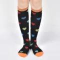 Chaussettes mi-mollet noires à motifs de cœurs colorés, poignets et orteils orange, tricot doux. - Taille unique / Orange