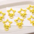 Mosquetón de estrella amarillo aleación llavero colgante DIY correa de teléfono hecha a mano - 1 Pieza / Amarillo