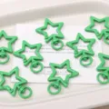 Mosquetón de estrella verde de aleación llavero DIY materiales de accesorios para hacer joyas - 1 Pieza / Verde