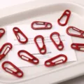 Moussquetons miniatures en métal coloré porte-clés accessoires de bricolage DIY set - 2 Pièces/Paquet / Rouge