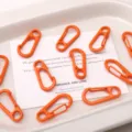 Mousquetons a ressort metalliques colores mini mousquetons pour bijoux porte-cles DIY. - Orange
