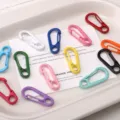 Mini mousquetons colorés en métal porte-clés DIY anneau sac pendentif accessoires - Couleurs Mélangées Aléatoires