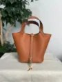 Sac à main sceau en cuir véritable avec serrure métal, fourre-tout décontracté chic. - Boucle Dorée / Marron Doré
