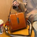 Bolso bandolera vintage de piel auténtica para mujer, elegante bolso retro de oficina con hebilla. - Caramelo