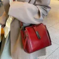 Rote Vintage Echtleder Damen Umhängetasche Retro lässige Handtasche mit weißen Ziernähten - Burgunderrot
