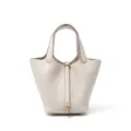Borsa secchiello in pelle grigio chiaro con manici superiori e serratura in metallo. - Bianco milkshake con fibbia dorata
