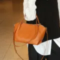 Bolso tote de cuero marrón, bolso de hombro de piel de vaca con correa ajustable y gran capacidad. - 36*16*21 cm / Caramelo