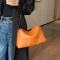 Borsa a spalla arancione vintage in vera pelle da donna elegante borsa a tracolla casual. - Colore caramello