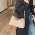 Borsa a tracolla elegante in vera pelle, borsa a spalla vintage, borsa da donna alla moda. - Cachi