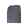 Tappetino termico in silicone grigio per piastra capelli con design a onda antiscivolo. - Grigio