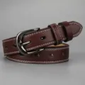 Ceinture en cuir marron pour femme avec coutures blanches et boucle ardillon. - Café
