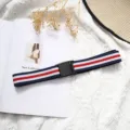 Cinturón elástico de cintura con diseño de rayas y hebilla negra, ideal para vaqueros y uso diario. - Azul Blanco y Rojo