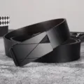 Herren schwarzer Ledergürtel Automatik-Schnalle Freizeit Business eleganter Gürtel - Schwarzes Dreieck (493)