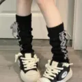 Guêtres en tricot noir pour femmes, style JK couvre-jambes avec rubans et baskets. - 1 paire - Lanières à carreaux noirs