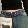 Ceinture en denim pour femme élégante avec œillets métalliques en étoile et boucle ardillon. - Jean Bleu Foncé