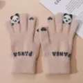 Jolis gants tactiles d'hiver en tricot pour femmes avec motif de panda mignon et tissu chaud. - Blanc Cassé