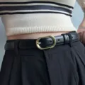 Élégante ceinture en cuir noir pour femme avec boucle ovale métallique accessoire de mode chic - Noir Élégant