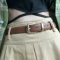 Femme marron ceinture en cuir vintage boucle ardillon dorée pour jean et pantalon 105cm - Haute Qualité / Couleur caramel