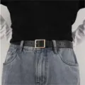 Noir crocodile motif ceinture en cuir pour femme avec boucle carree pour les jeans. - Édition Valeur / Noir