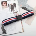 Élégante ceinture élastique en toile rayée avec une boucle noire robuste pour un look quotidien - Rayures Bleues Blanches Rouges