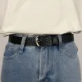 Ceinture en cuir noir ajouré élégante pour femmes, accessoire polyvalent pour jeans. - Noir