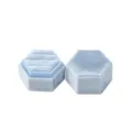 Boite a bague hexagonale en velours bleu clair pour propositions, elegant porte-alliances. - Boîte à Bagues Moyenne Hexagonale (G80) / Bleu clair