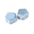 Hellblaue Samt Ringbox in Blumenform, weiche Textur ideal für Hochzeit und Verlobung. - Fünfblättrige Blume Ringbox / Hellblau