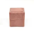 Scatola per anelli quadrata in velluto rosa, design elegante con coperchio per gioielli. - Scatola per anello singolo quadrilatera / Rosa