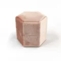 Boîte à bague en velours hexagonal rose champagne, élégant coffret à bijoux pour fiançailles. - Bague Unique Hexagonale / 50x44x45mm / G86