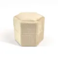Scatola per anelli esagonale in velluto beige, elegante portagioie vintage per matrimoni. - Anello Singolo Esagonale / 50x44x45mm / IS5