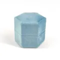 Scatola per anelli in velluto esagonale azzurro, morbido astuccio portagioie elegante. - Anello Singolo Esagonale / 50x44x45mm / IS63