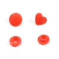 Boutons pression en résine colorée avec formes rondes et cœurs, idéaux pour la couture DIY. - Bouton Pression Cœur / Lot de 10 / Rouge