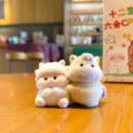 Set di figurine di coppia floccate con zodiaco carino, giocattolo in resina morbida. - Cavallo che Abbraccia la Pecora / scatola colorata