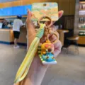 Süßer Wasserschwein Schlüsselanhänger mit Strandkorb, niedliche Tasche Dekoration Geschenk. - Liegestuhl Kapibara / OPP-Beutel-Verpackung