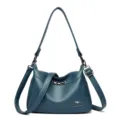 Blaue Ledertasche für Damen, elegante Umhängetasche mit Kettendetail und Schulterriemen. - Blau