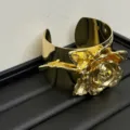 Vintage Retro 3D Gegulpte Roos Open Metaal Glad Manchet Armband Mode Runway Sieraden - 3D-Gesneden Roosstijl (Z-1157) / Goud