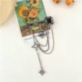Detalle de broche de borla de piedra preciosa barroca vintage gótica, accesorio elegante. - Estilo Principal