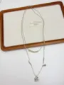 Dubbellaagse parelketting met zirkonia schommelpaard hanger elegante halsketting voor vrouwen - Stijl A Paard Ketting (XL2276A)