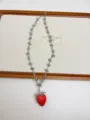 Collana con pendente a fragola rossa e catena d'argento, gioiello di design elegante. - Collana Stile B (XL2423)