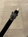 Dettaglio anello pantera nera smaltato, design a pois unico gioiello di tendenza. - Anello Testa di Leopardo (JZ0291)