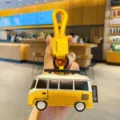 Kreativer Leder Bus Schlüsselanhänger Auto Tasche Anhänger süßes Fahrzeug Schlüsselring Geschenk - Bus / Gelb