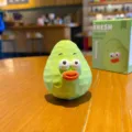 Süße grüne Frucht Figur Harz Desktop Spielzeug Ornament, niedliches Avocado Design. - Avocado Ornament / Grün