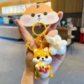 Leuke cartoon Shiba Inu sleutelhanger met gebreide bloem, mooi accessoire voor tas en auto. - Originele sleutelhanger Shiba Inu liefde serie - Bloem voor jou