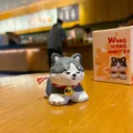 Süße Holzschnitt-Stil Hund Figur Desktop Ornament für Auto Innenraum Heim Dekoration - Husky Anhänger
