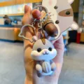 Porte-clés mignon hamster dessin animé avec pendentif gland, anneau gris tendance chic. - Noix / Sac OPP