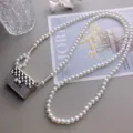 Mini estuche metálico a cuadros para auriculares con elegante correa de perlas. - Plateado