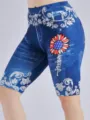 Detailaufnahme von Damen High-Waist Jeans-Print Shorts mit Sonnenblumen-Motiv und Blumenmuster. - S / Unterteile / Dunkelblau