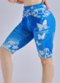 Nahaufnahme von Kunst-Jeans-Shorts mit Schmetterlingsdruck und elastischem Bund. - S / Blau